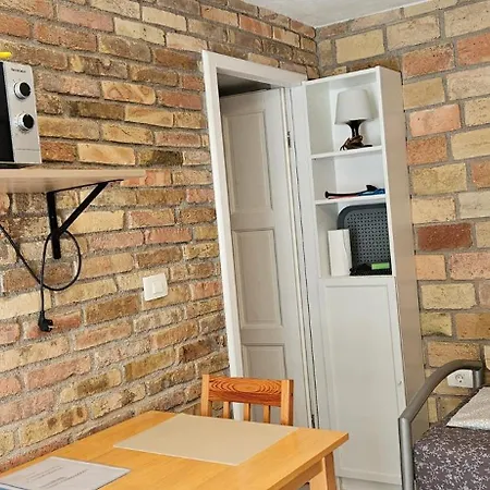 Laguna Gisela Homestay *